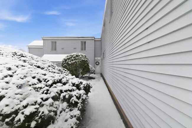 Building Photo - 60 Cinnamon Spring