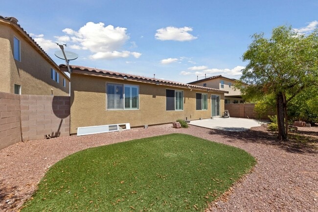 Building Photo - Stunning 1-Story Home in the Heart of Moun...