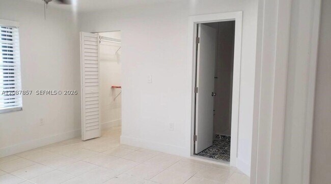 Building Photo - 3766 SW 27th St
