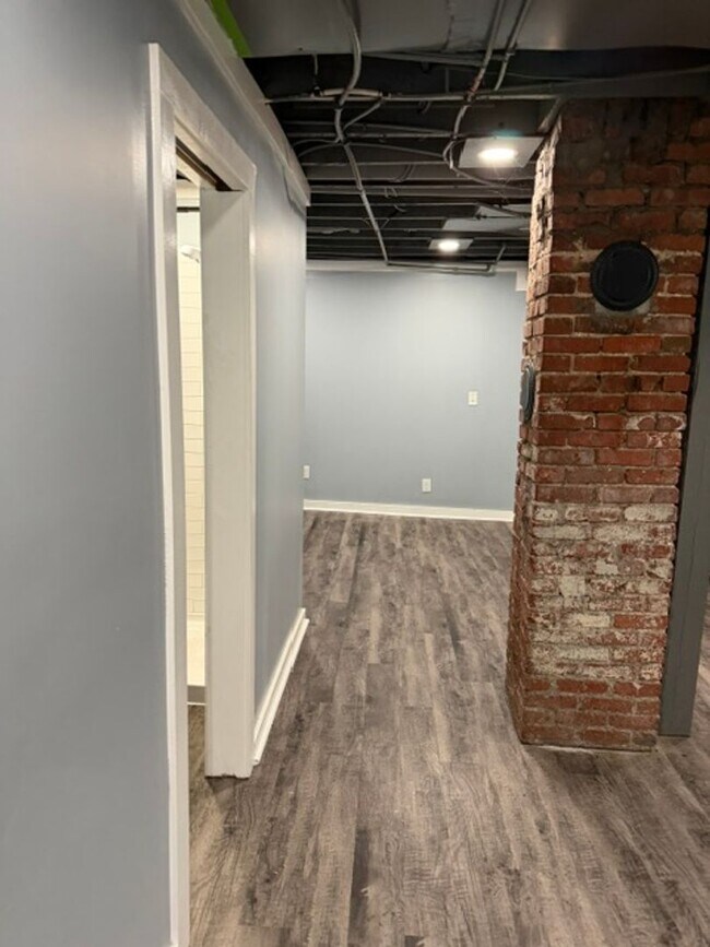 Building Photo - Updated 2-bedroom, 2-story home in the heart of Kansas City!