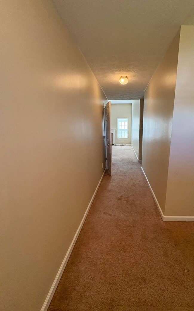 Building Photo - Nice home awaiting you to call home today- close to shopping and dining