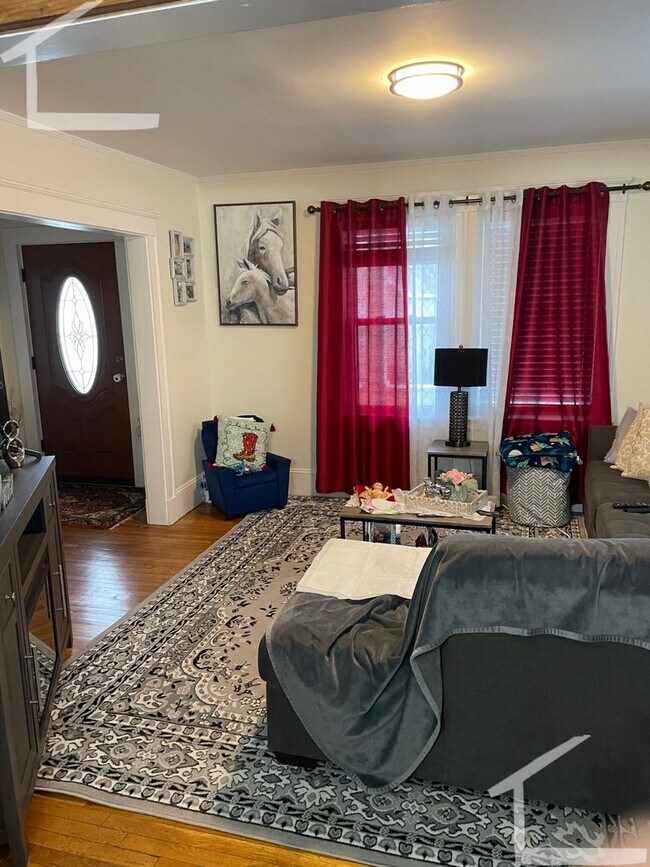 Building Photo - Hige 2 bed in Watertown