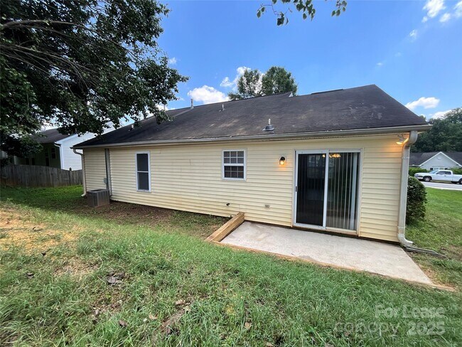 Building Photo - 135 Braeburn Dr