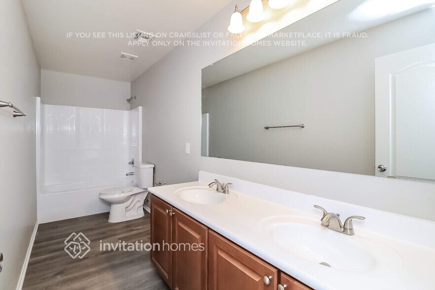 Building Photo - 3112 West Donner Dr