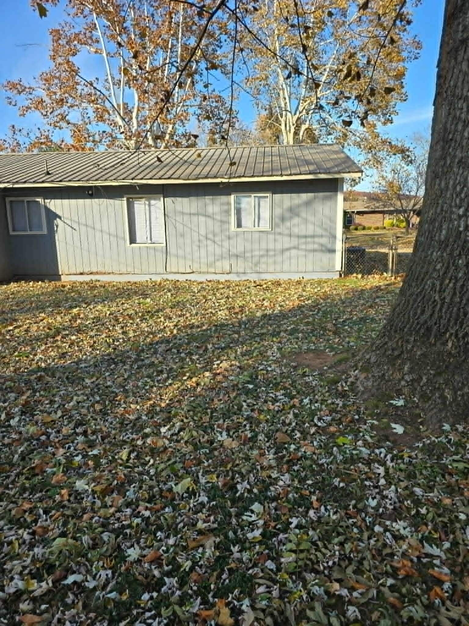 Building Photo - 1702 Wakefield Dr NE