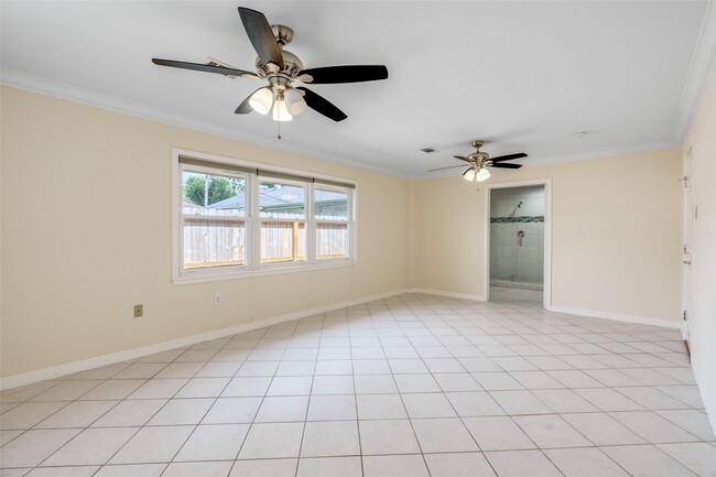 Building Photo - 4025 Silverwood Dr