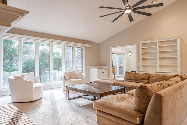 Building Photo - 11 Greenville Ln