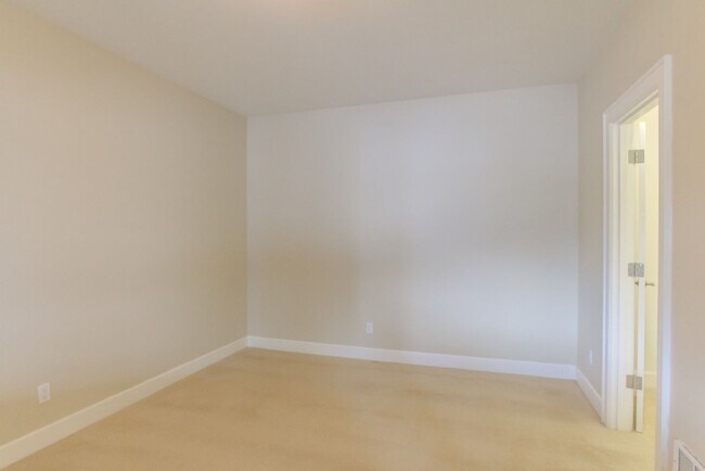 Building Photo - 4Bd/4Ba Seattle Home