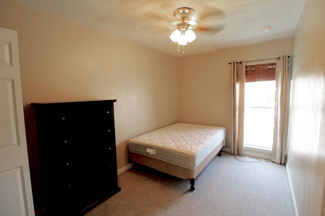 Building Photo - 1416 Bradley Dr