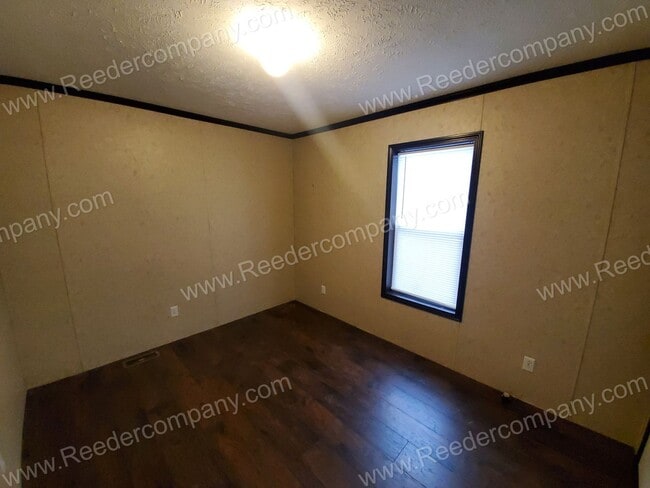 Building Photo - 3 bedroom house