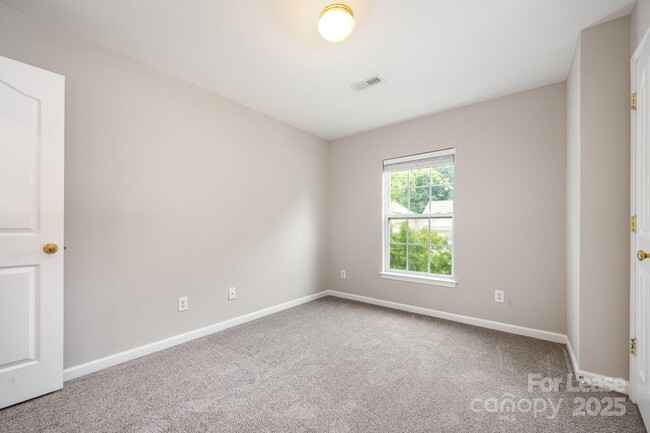 Building Photo - 6721 Charter Hills Rd