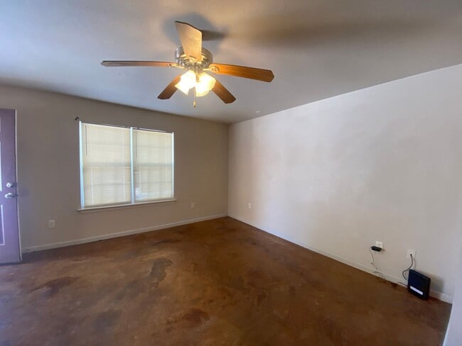 Building Photo - 1723 W Matthews Ave