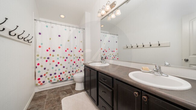 Building Photo - Immaculate 5 Bedroom Home in Wolf Ranch
