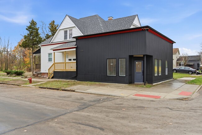 Building Photo - 2503 W Forest Ave