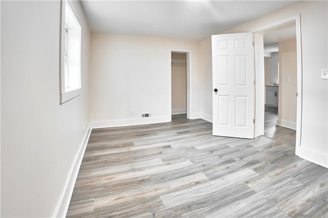 Building Photo - 184 Scott St NW