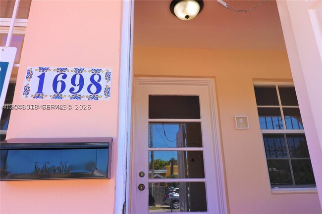 Building Photo - 1698 SW 20th St