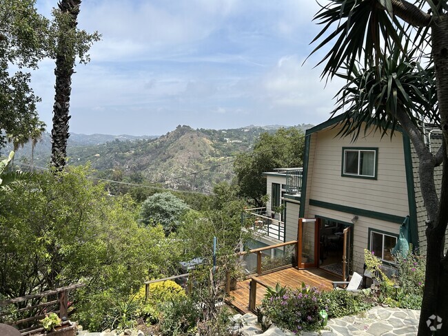 Building Photo - 1212 Fernwood Pacific Dr