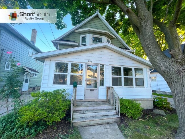 Building Photo - 3 bed 1.5 bath Single Family Home