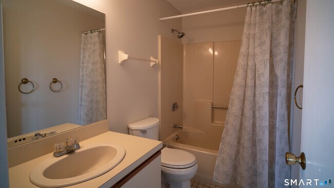 Building Photo - 147 Skyview Dr