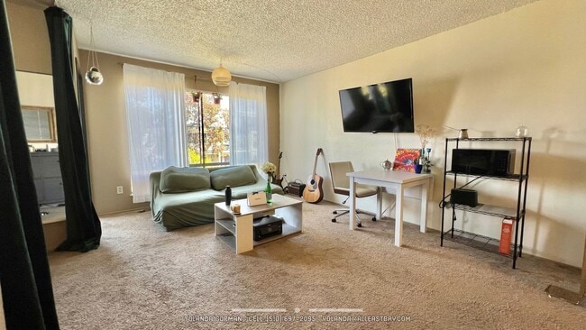 Building Photo - Lovely Top Floor Studio at Watergate Community - Partially Furnished