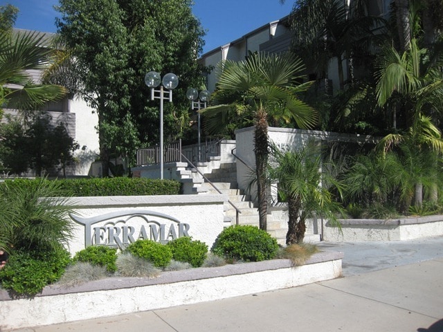 Primary Photo - 20253 Keswick St