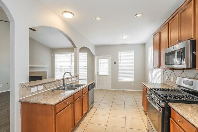 Building Photo - 4939 Forest Hurst Dr