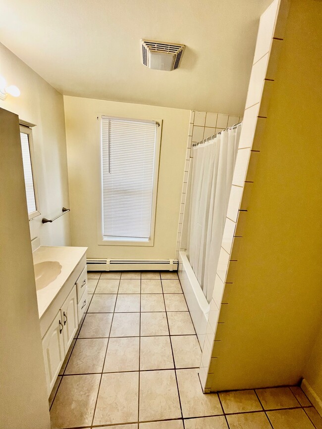 Building Photo - 500 N Division St