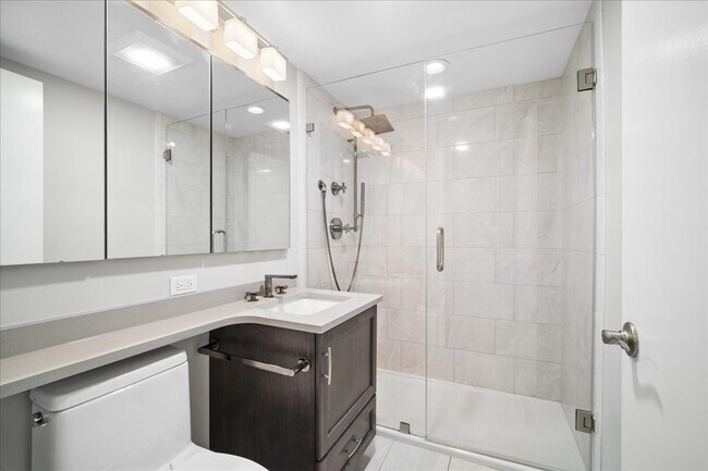 Building Photo - 319 Vine Ave