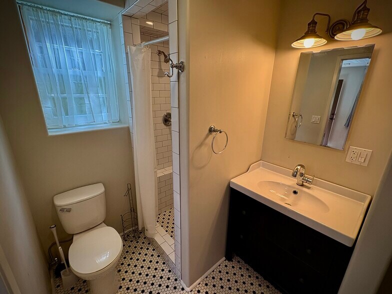 Building Photo - 3746 Lankershim Blvd