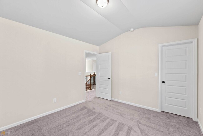 Building Photo - 755 Lakehaven Ln