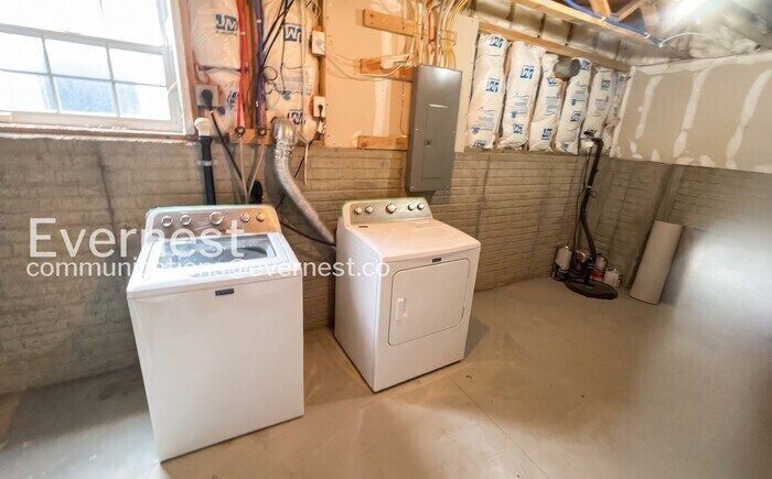 Building Photo - 5944 Bridgehampton Dr