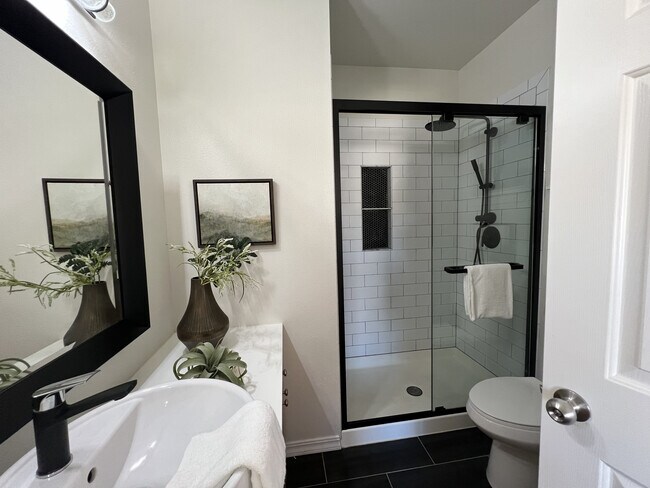 Building Photo - 1561 Cherrylane Ave S