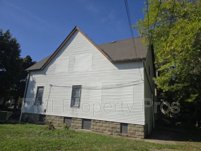 Building Photo - 2478 W Chambers St