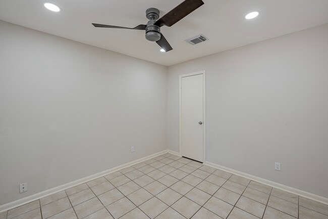 Building Photo - 3435 Gary Ln