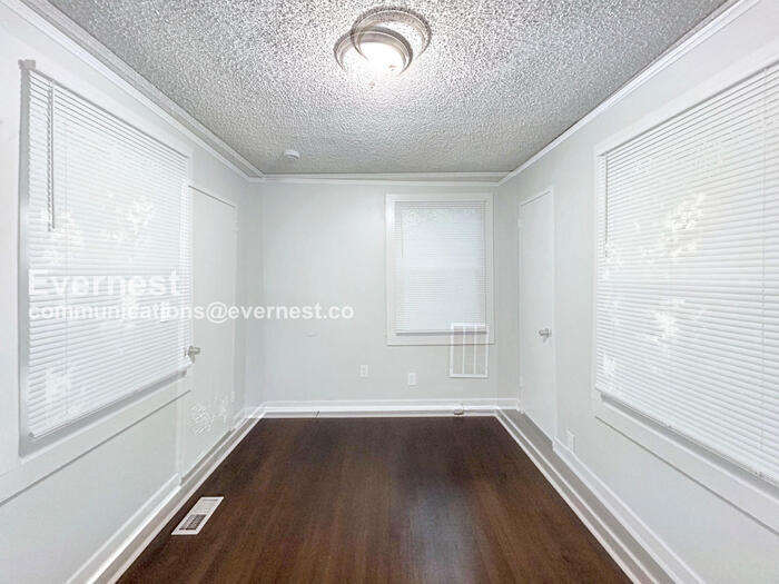 Building Photo - 2004 Bader Ave SW