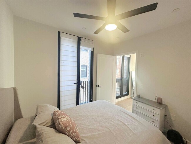 Building Photo - 9-11 Burney St