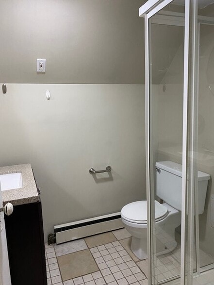 bathroom#2 - 2915 N Farwell Ave