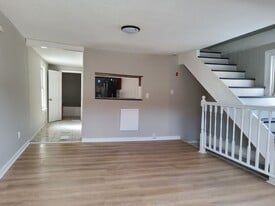 Building Photo - 52 Daggett St