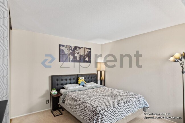 Building Photo - 652 St Ives Ct