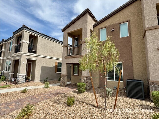 Building Photo - 630 Bellus Pl