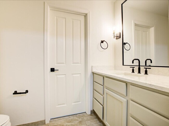 Building Photo - ** WOW $500.00 OFF FIRST FULL MONTHS RENT ...
