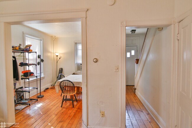 Building Photo - 419 Vine St