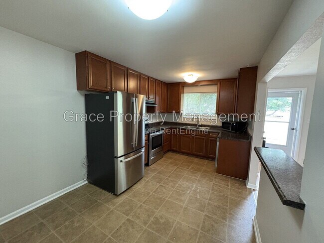 Building Photo - 1540 E 112th Pl