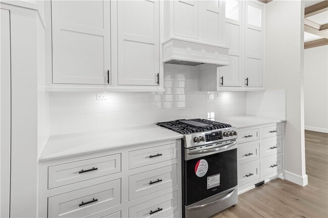 Building Photo - 701 Bronco St