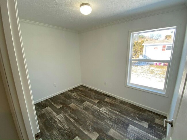 Building Photo - 131 Zimmer Dr W