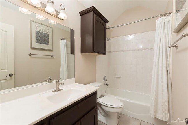 Building Photo - 33-25 1/2 E St