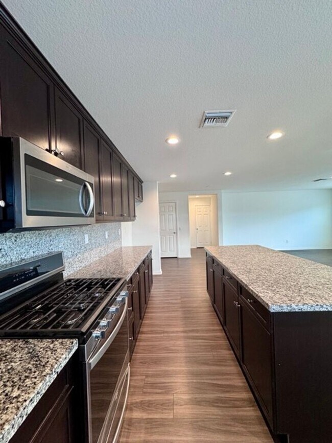 Building Photo - Newly built 4 bedroom Winchester home for ...