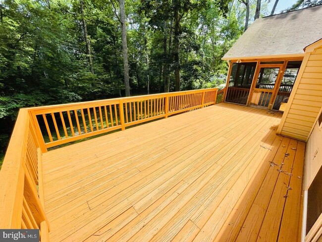 Building Photo - 711 Yorktown Blvd