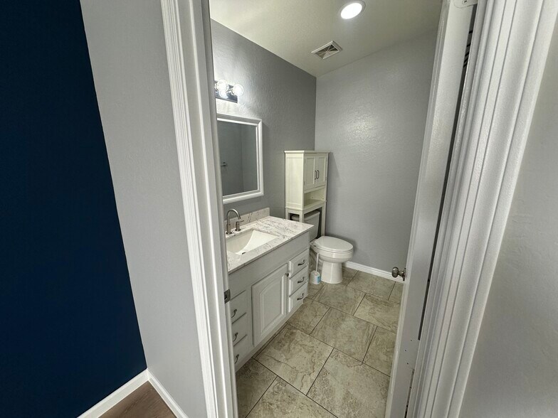 Building Photo - 17610 N 17th Pl