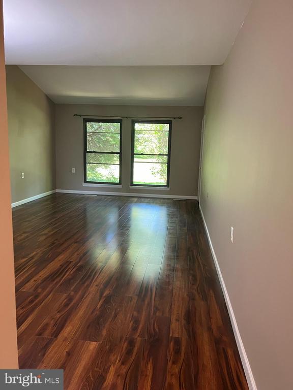 Building Photo - 3D-33D Twin Rivers Dr